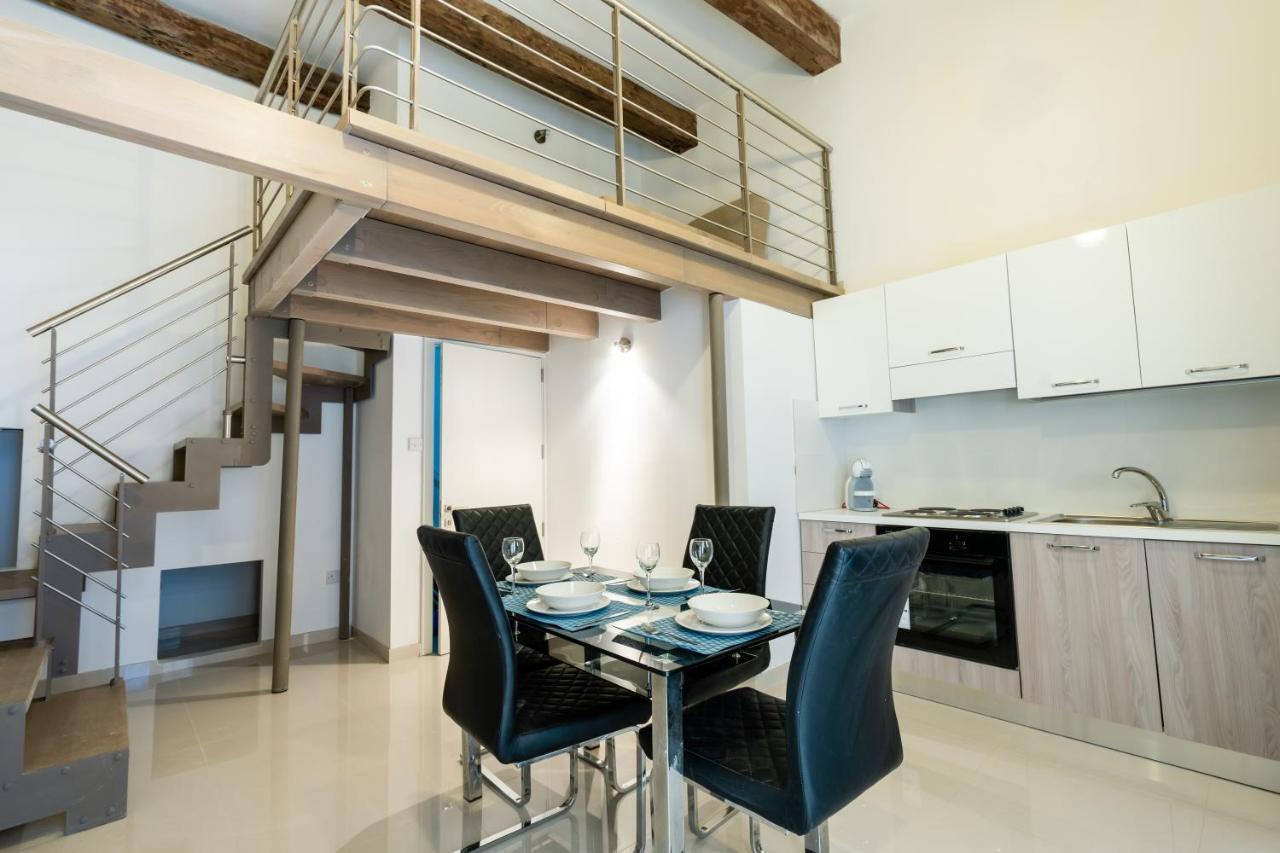 Charming Valletta 1 Bedroom Apartment Off Republic Street Sleeps 4 Exteriör bild